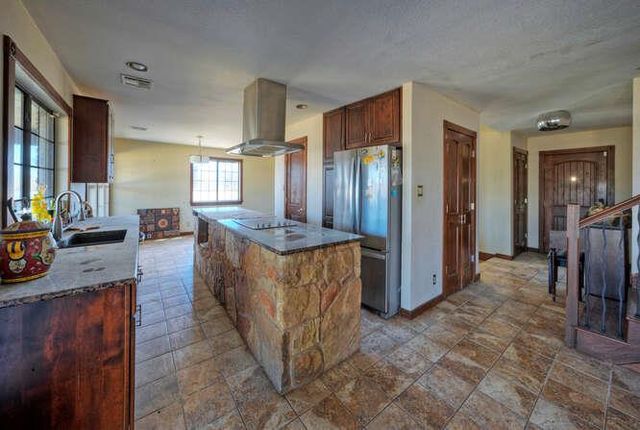 1800 Caldwell LN, Del Valle, TX 78617