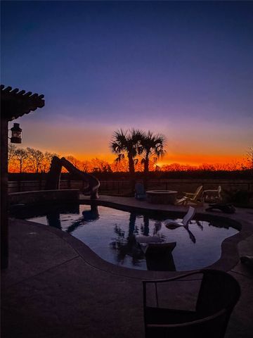 240 Cox Road, Waxahachie, TX 75167