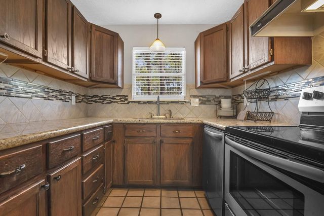 212 Woodcrest Drive, Brookeland, TX 75931