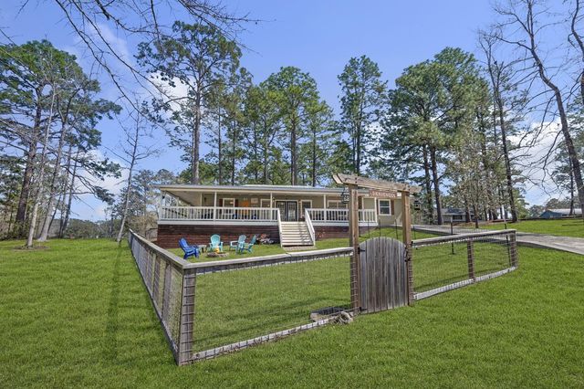 212 Woodcrest Drive, Brookeland, TX 75931