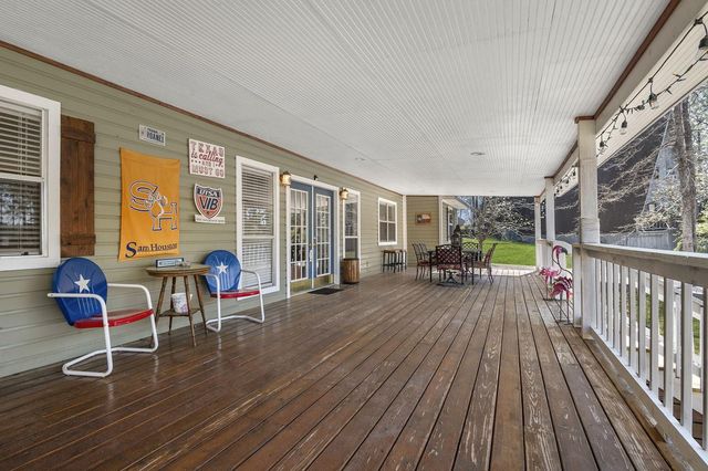 212 Woodcrest Drive, Brookeland, TX 75931