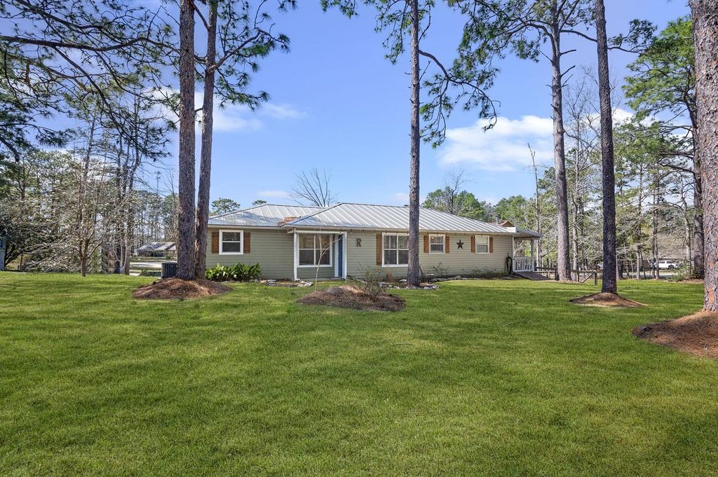 212 Woodcrest Drive, Brookeland, TX 75931