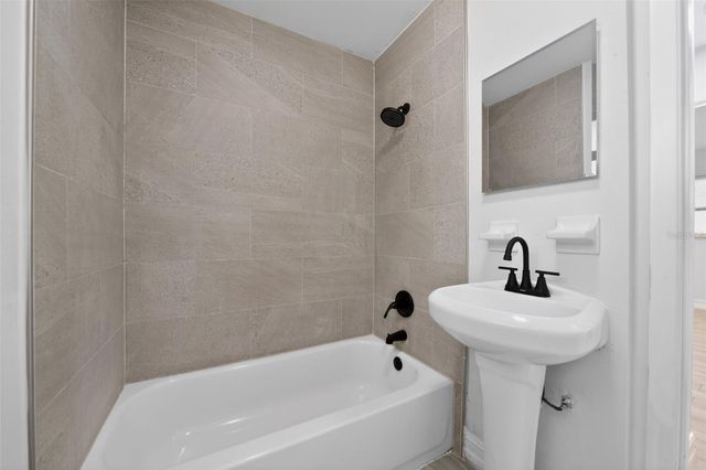 240 W 13TH STREET, Apopka, FL 32703