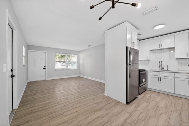 240 W 13TH STREET, Apopka, FL 32703