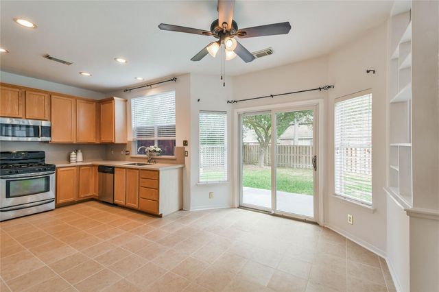 2 Willow Point Place, The Woodlands, TX 77382