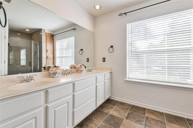 2 Willow Point Place, The Woodlands, TX 77382