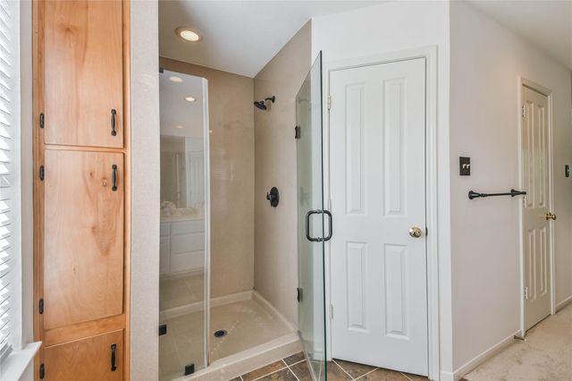 2 Willow Point Place, The Woodlands, TX 77382