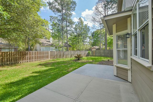 2 Willow Point Place, The Woodlands, TX 77382