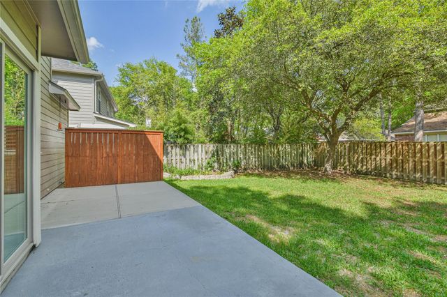 2 Willow Point Place, The Woodlands, TX 77382