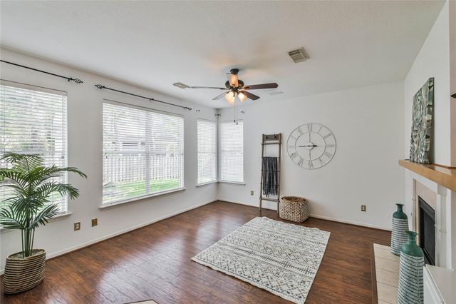 2 Willow Point Place, The Woodlands, TX 77382