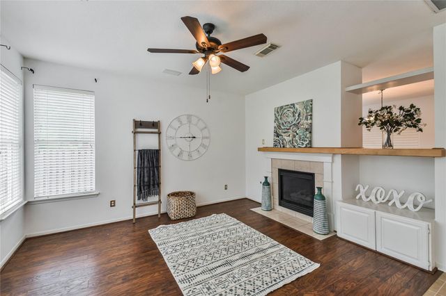 2 Willow Point Place, The Woodlands, TX 77382