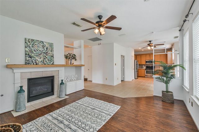 2 Willow Point Place, The Woodlands, TX 77382
