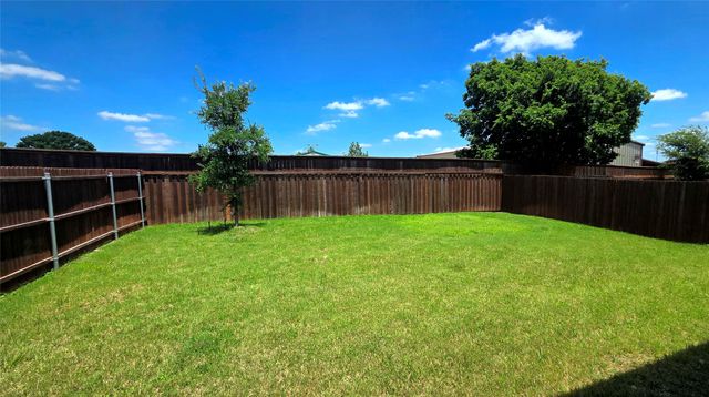 328 Dunmore Drive, Fort Worth, TX 76052