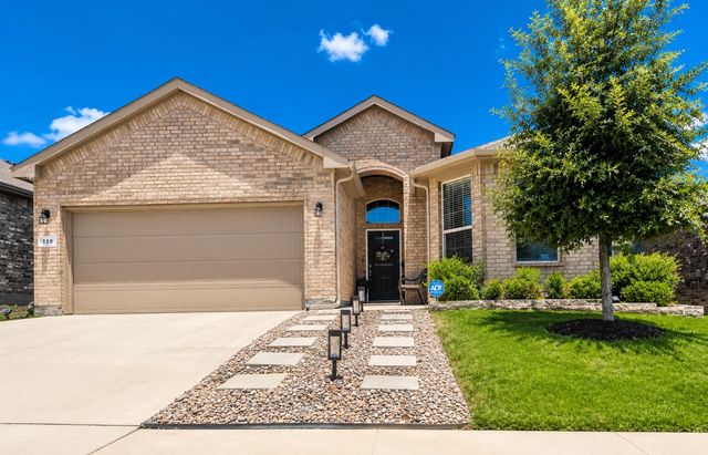 328 Dunmore Drive, Fort Worth, TX 76052