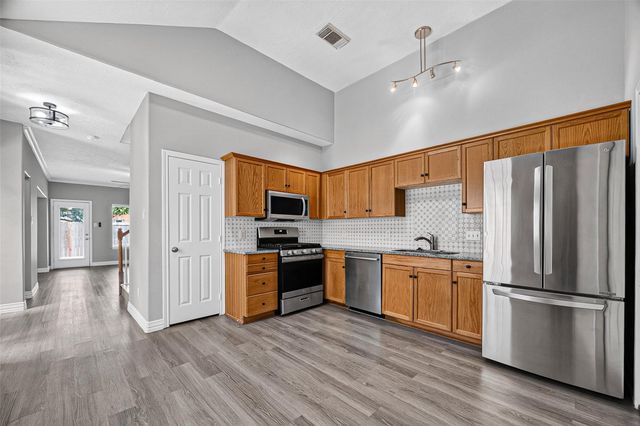 2034 Glencove Drive, Seabrook, TX 77586