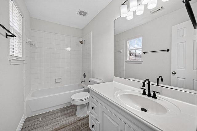 2034 Glencove Drive, Seabrook, TX 77586