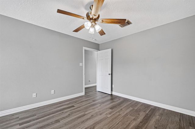 2034 Glencove Drive, Seabrook, TX 77586