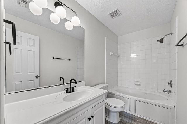 2034 Glencove Drive, Seabrook, TX 77586