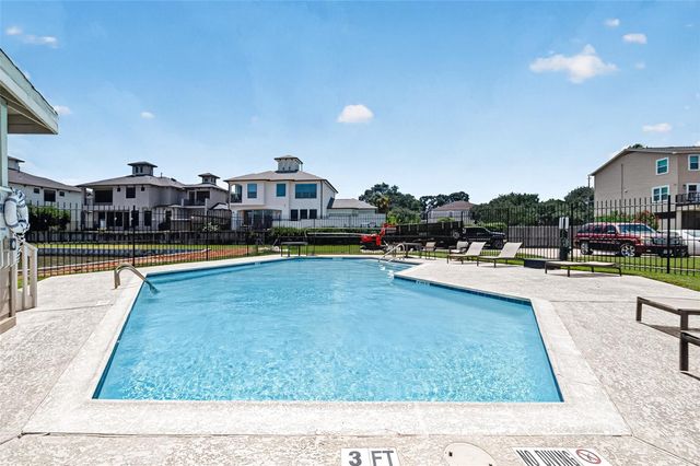 2034 Glencove Drive, Seabrook, TX 77586