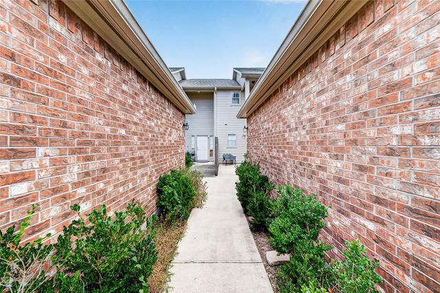 2034 Glencove Drive, Seabrook, TX 77586