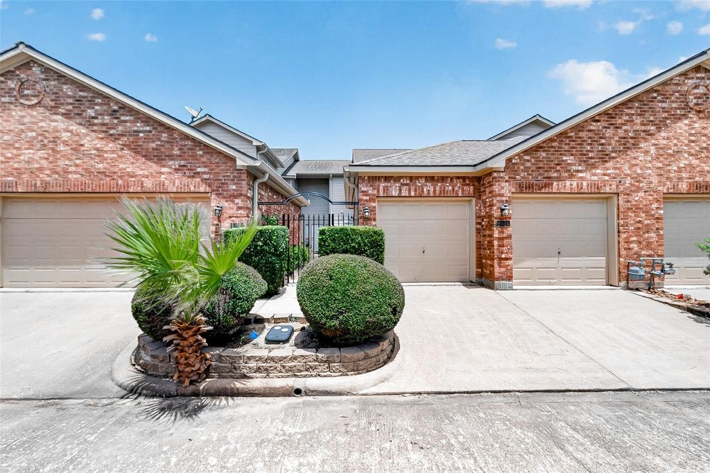 2034 Glencove Drive, Seabrook, TX 77586