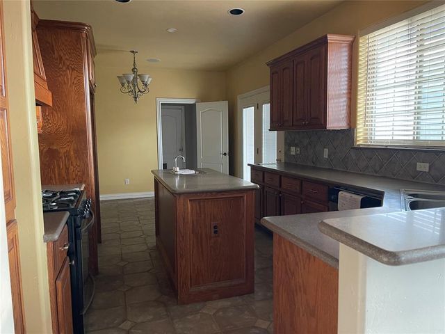 207 Stone Creek Road, Midwest City, OK 73130