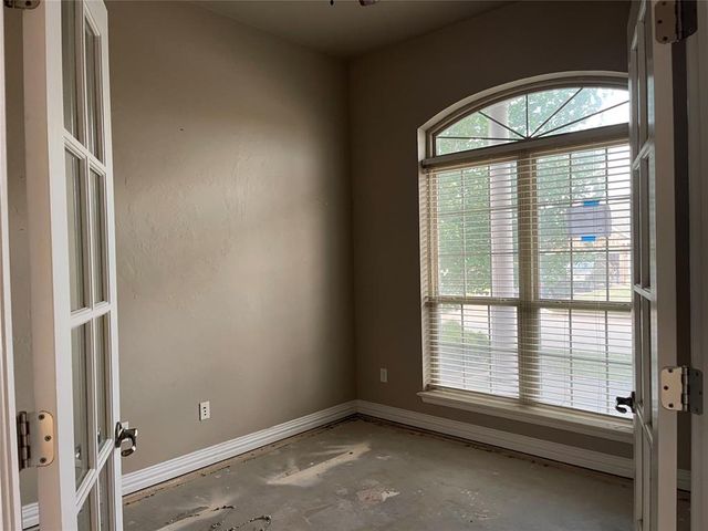 207 Stone Creek Road, Midwest City, OK 73130