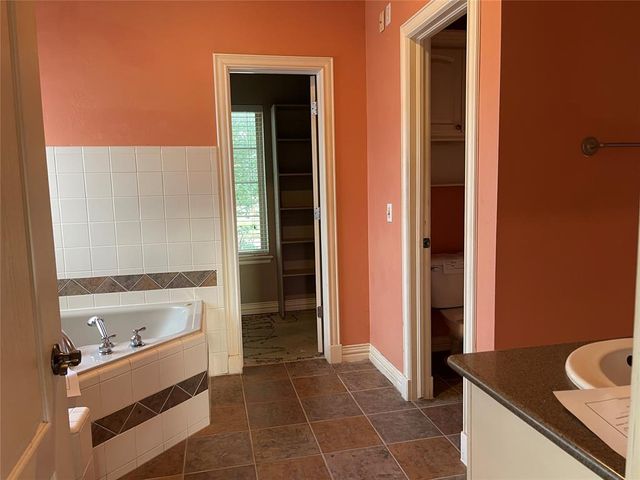 207 Stone Creek Road, Midwest City, OK 73130
