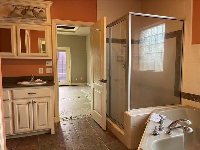 207 Stone Creek Road, Midwest City, OK 73130