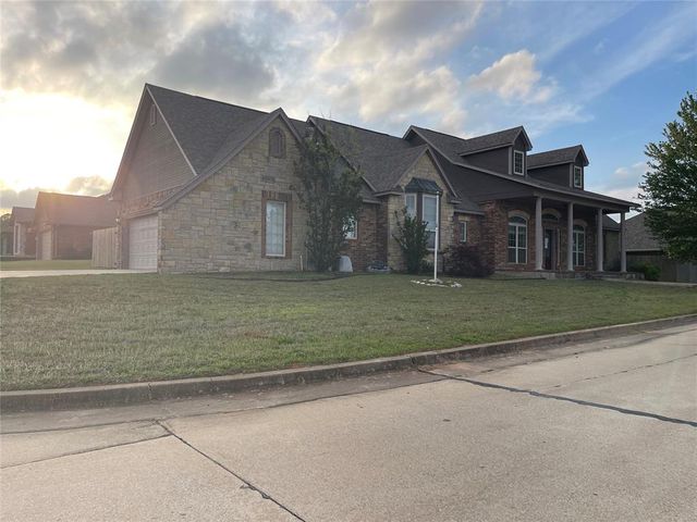 207 Stone Creek Road, Midwest City, OK 73130