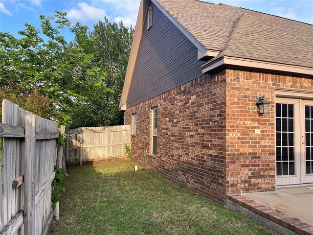 207 Stone Creek Road, Midwest City, OK 73130