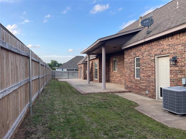 207 Stone Creek Road, Midwest City, OK 73130