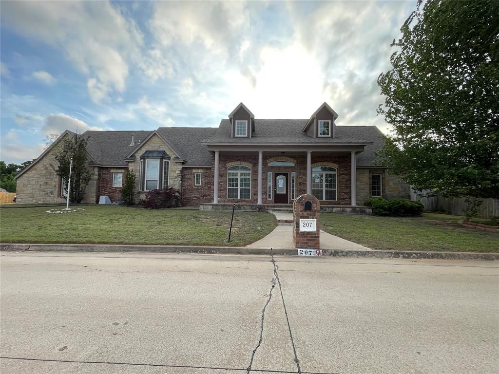 207 Stone Creek Road, Midwest City, OK 73130