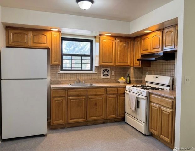 1792 Lacombe Avenue, Bronx, NY 10473