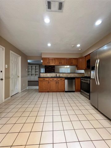 75 W Stony Bridge Circle, The Woodlands, TX 77381