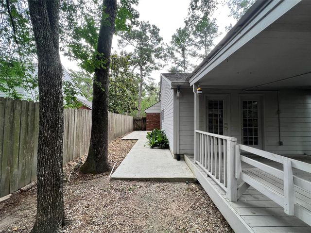 75 W Stony Bridge Circle, The Woodlands, TX 77381