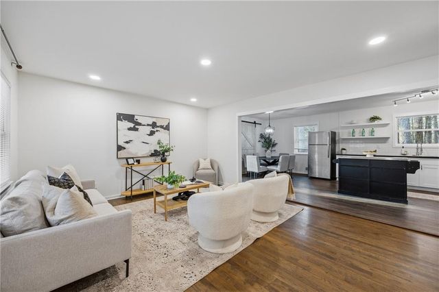 811 Cinderella Way, Decatur, GA 30033