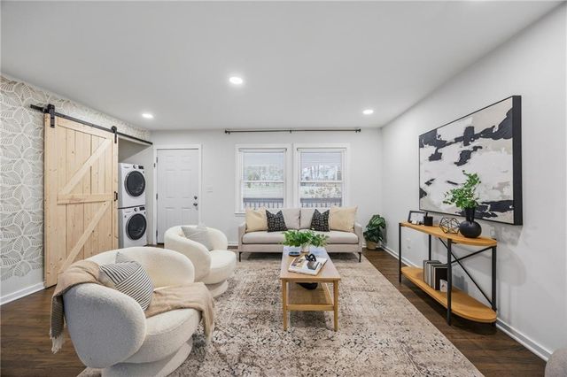 811 Cinderella Way, Decatur, GA 30033