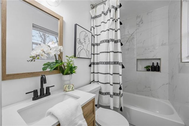 811 Cinderella Way, Decatur, GA 30033