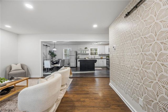 811 Cinderella Way, Decatur, GA 30033