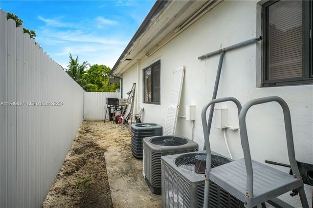7225 SW 21st Street, Miami, FL 33155