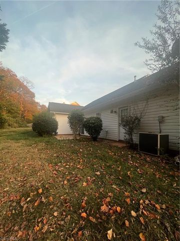 2721 Bridgeport Drive, Winston-salem, NC 27103