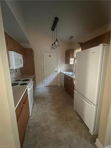2721 Bridgeport Drive, Winston-salem, NC 27103