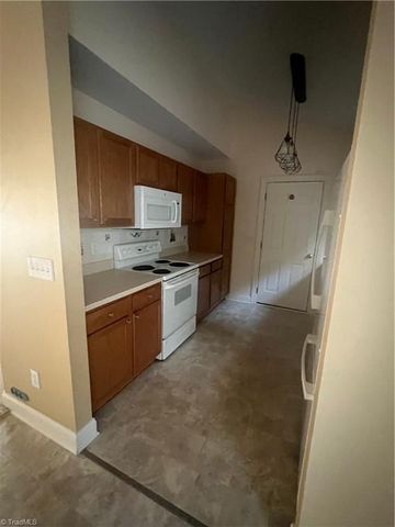 2721 Bridgeport Drive, Winston-salem, NC 27103
