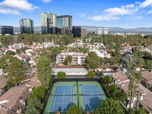 5720 Owensmouth Avenue 125, Woodland Hills, CA 91367