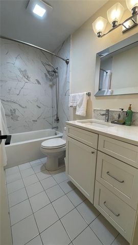 2708 SW 14TH DRIVE 220, Gainesville, FL 32608