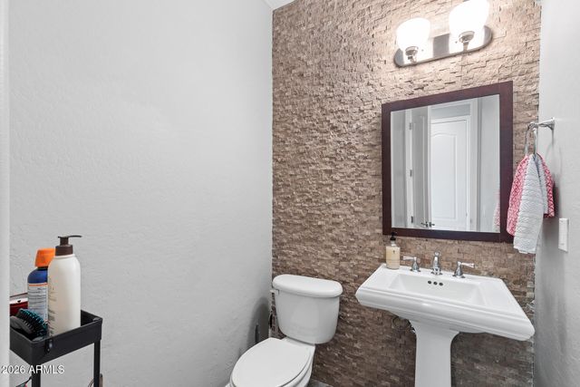 2454 E ROMA Avenue, Phoenix, AZ 85016