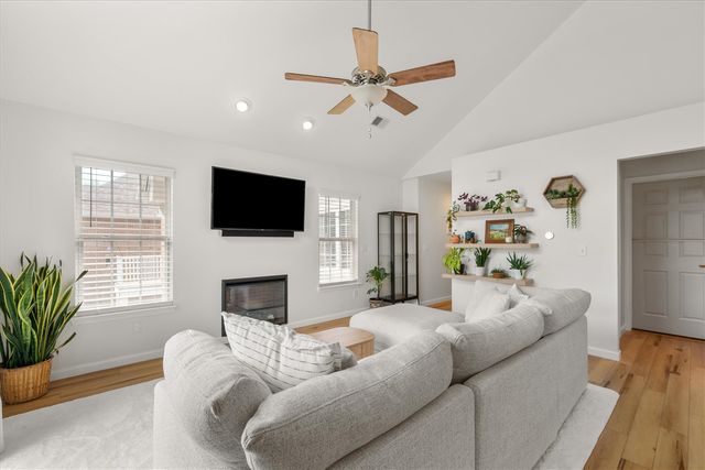 597 Olde English Circle, Howell, MI 48855