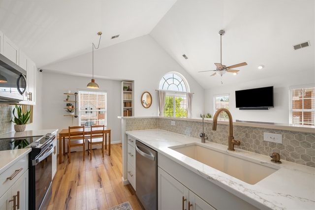 597 Olde English Circle, Howell, MI 48855