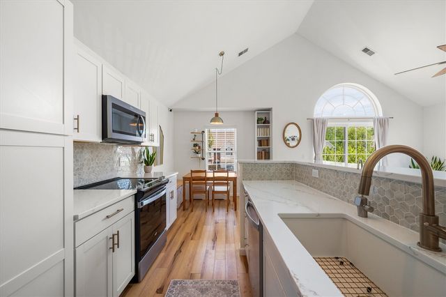 597 Olde English Circle, Howell, MI 48855